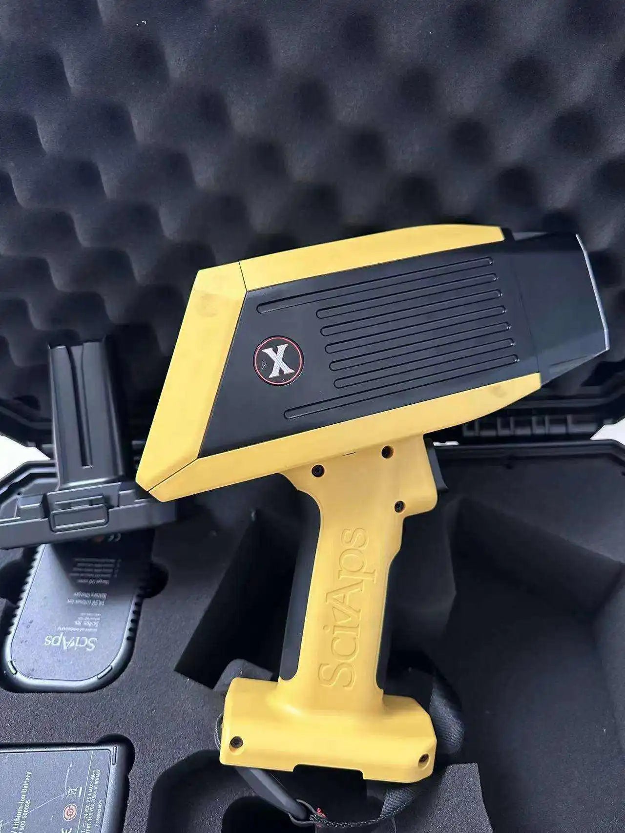 X-200 Handheld XRF Spectrometer for Metal, Alloy & PMI Analysis